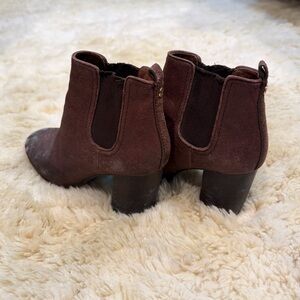 Tory Burch Suede Chelsea Ankle Boots Brown Size 6 Block Heel Logo